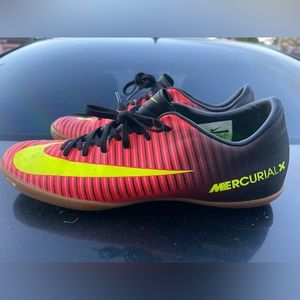 Mens Nike MercurialX Victory VI IC Indoor Soccer Shoes - Total Crimson Size 9